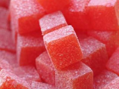 Cola Cubes Medium Candle